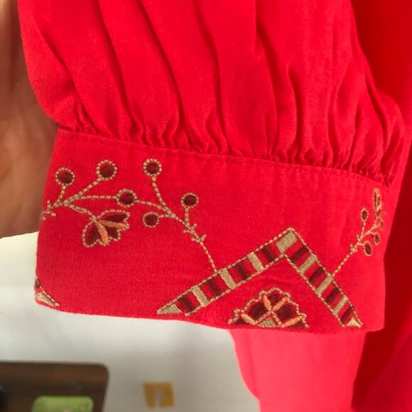 Knox Rose red top w/unique embroidery design. XXL. - Picture 3 of 8